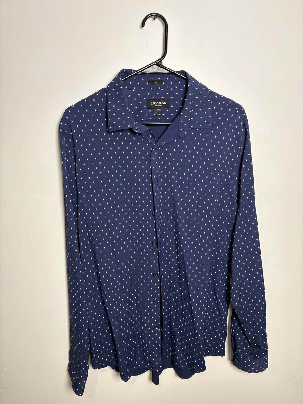 Express Performance Slim Fit Button-Up Shirt in Navy with White Geometric Print